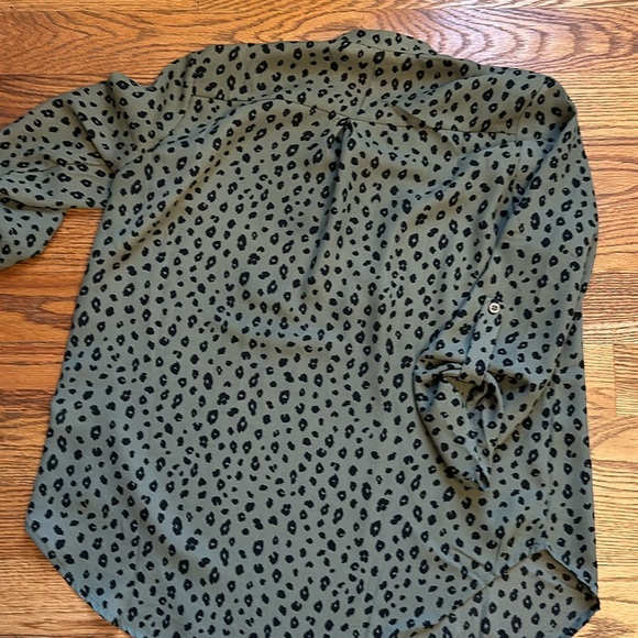 Lush Sage and Black Animal Print Blouse Size medium - Picture 4 of 5